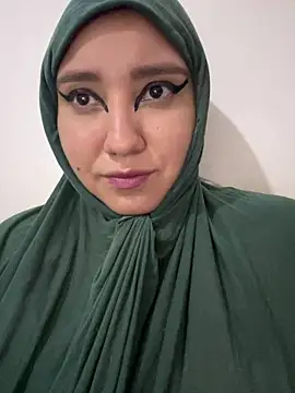 Snapshot of hannahayat chatting on 12-18-25, 02:56 hannahayat online show from 12-18-25, 02:56