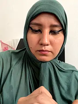 Snapshot of hannahayat chatting on 12-21-25, 03:52 hannahayat online show from 12-21-25, 03:52