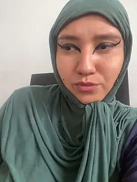 Snapshot of hannahayat chatting on 01-06-26, 02:43 hannahayat online show from 01-06-26, 02:43