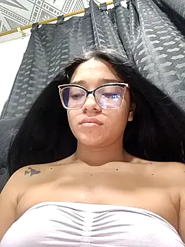 -VICKKY online show from 02-20-25, 01:40