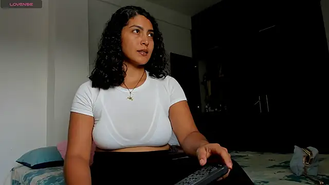 sofiaparker8 online show from 05-20-26, 06:47