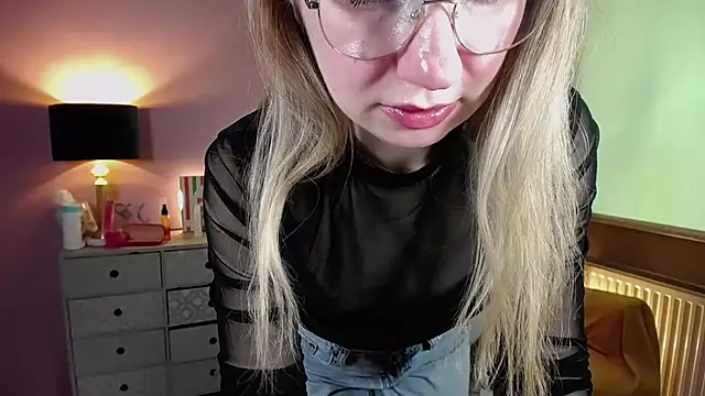 Mia Tasty online show from 03-21-25, 01:56