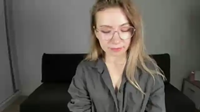 Mia Tasty online show from 12-21-25, 02:35