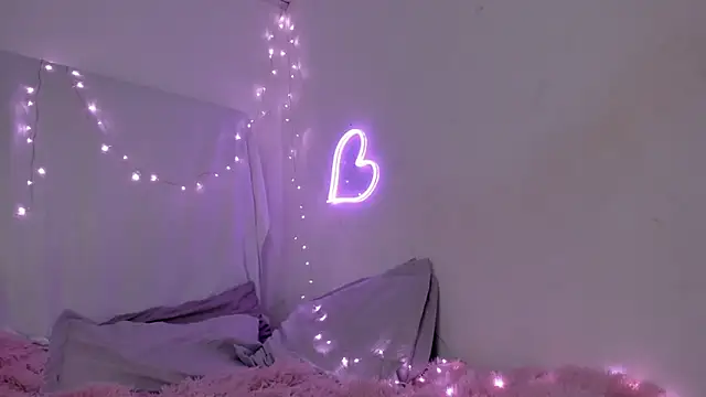 Snapshot of BonnieCute_ chatting on 12-28-24, 12:03 BonnieCute online show from 12-28-24, 12:03