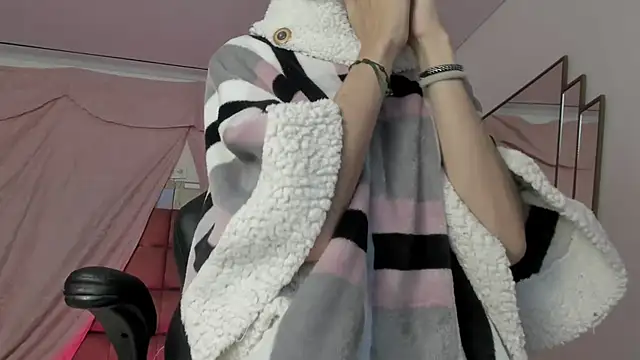 Snapshot of BonnieCute_ chatting on 02-01-25, 11:32 BonnieCute online show from 02-01-25, 11:32
