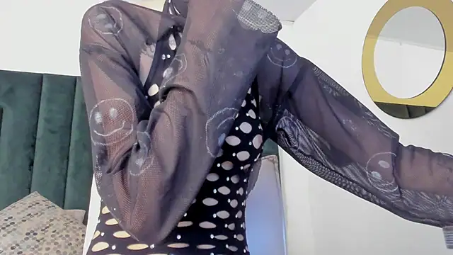 Snapshot of BonnieCute_ chatting on 02-06-25, 11:32 BonnieCute online show from 02-06-25, 11:32