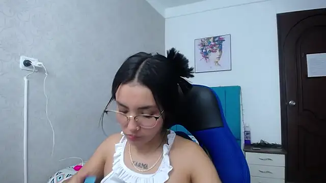 Snapshot of antonella_sweetlittle chatting on 01-17-25, 03:22 antonella sweetlittle online show from 01-17-25, 03:22