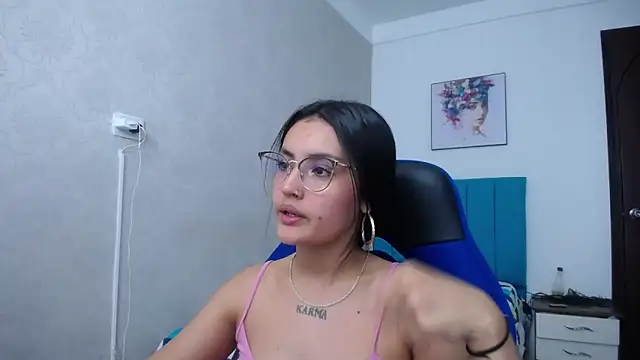 Snapshot of antonella_sweetlittle chatting on 01-26-25, 06:06 antonella sweetlittle online show from 01-26-25, 06:06