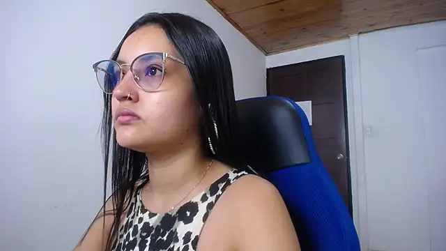 Snapshot of antonella_sweetlittle chatting on 09-27-25, 12:21 antonella sweetlittle online show from 09-27-25, 12:21