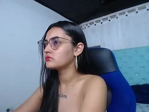 Snapshot of antonella_sweetlittle chatting on 10-15-25, 12:38 antonella sweetlittle online show from 10-15-25, 12:38