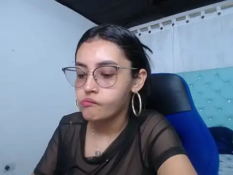 Snapshot of antonella_sweetlittle chatting on 10-17-25, 12:41 antonella sweetlittle online show from 10-17-25, 12:41