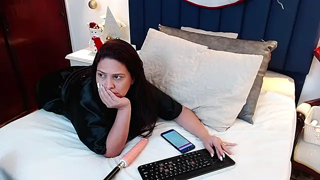 Snapshot of KattaGoez chatting on 12-28-24, 02:33 KattaGoez online show from 12-28-24, 02:33