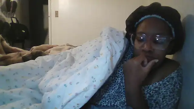 Snapshot of madamsensuale chatting on 12-08-24, 10:30 madamsensuale online show from 12-08-24, 10:30