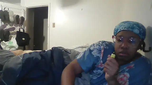 Snapshot of madamsensuale chatting on 12-17-24, 06:56 madamsensuale online show from 12-17-24, 06:56