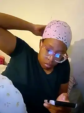 Snapshot of madamsensuale chatting on 01-09-25, 12:25 madamsensuale online show from 01-09-25, 12:25