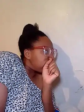 Snapshot of madamsensuale chatting on 01-24-25, 02:39 madamsensuale online show from 01-24-25, 02:39