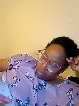 Snapshot of madamsensuale chatting on 02-20-25, 06:28 madamsensuale online show from 02-20-25, 06:28