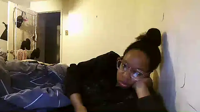 Snapshot of madamsensuale chatting on 03-14-25, 12:07 madamsensuale online show from 03-14-25, 12:07