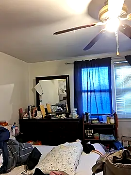 Snapshot of madamsensuale chatting on 10-27-25, 12:09 madamsensuale online show from 10-27-25, 12:09