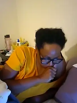 Snapshot of madamsensuale chatting on 10-31-25, 01:39 madamsensuale online show from 10-31-25, 01:39