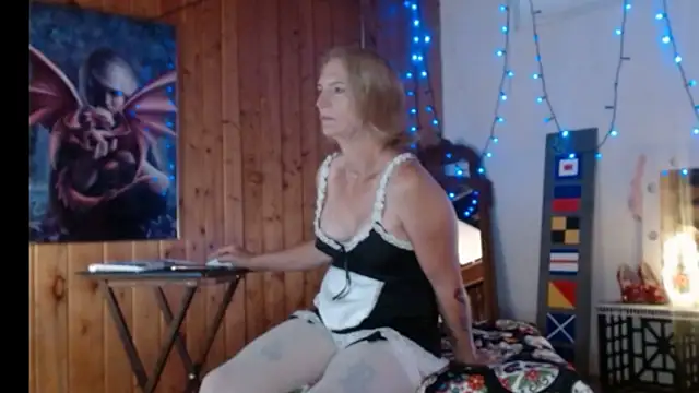 Snapshot of JamieBottoms chatting on 06-19-26, 02:10 JamieBottoms online show from 06-19-26, 02:10