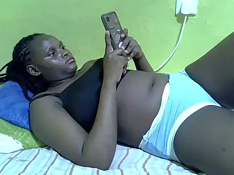 Snapshot of queendebbie chatting on 01-16-26, 05:06 queendebbie online show from 01-16-26, 05:06