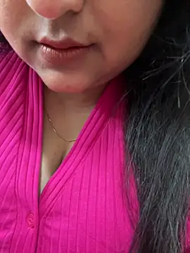 Snapshot of smile_pretty chatting on 02-19-26, 06:04 smile pretty online show from 02-19-26, 06:04