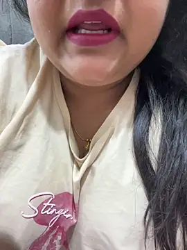 Snapshot of smile_pretty chatting on 03-13-26, 09:38 smile pretty online show from 03-13-26, 09:38