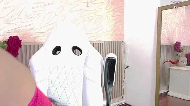 Snapshot of paula__cruzz chatting on 02-20-26, 09:15 paula cruzz online show from 02-20-26, 09:15