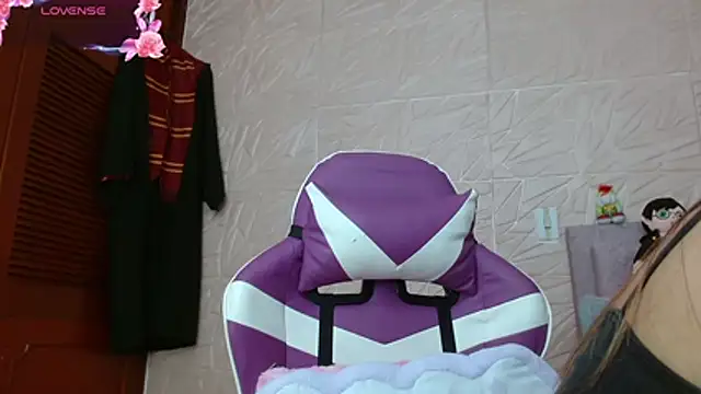 kendallsweet7 online show from 10-25-25, 07:41