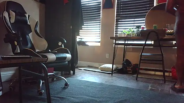 Snapshot of bigshh8 chatting on 10-11-25, 11:47 bigshh8 online show from 10-11-25, 11:47