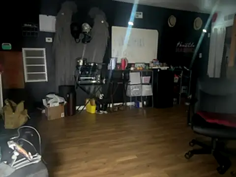 Snapshot of bigshh8 chatting on 10-29-25, 03:31 bigshh8 online show from 10-29-25, 03:31