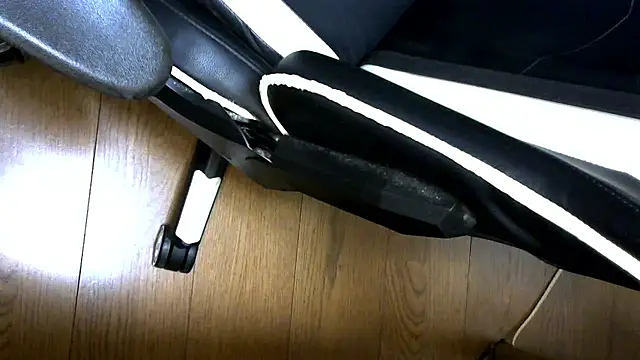 Snapshot of AKI09aki chatting on 11-16-25, 02:44 AKI09aki online show from 11-16-25, 02:44