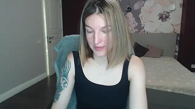 EmilyWalkeri online show from 01-29-25, 07:57