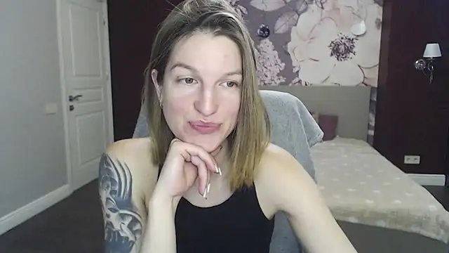 EmilyWalkeri online show from 02-05-25, 07:50