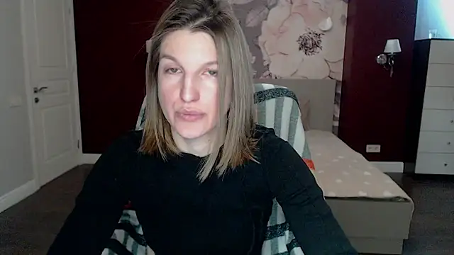 EmilyWalkeri online show from 03-04-25, 07:51
