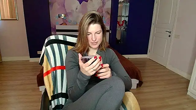 EmilyWalkeri online show from 03-09-25, 07:34