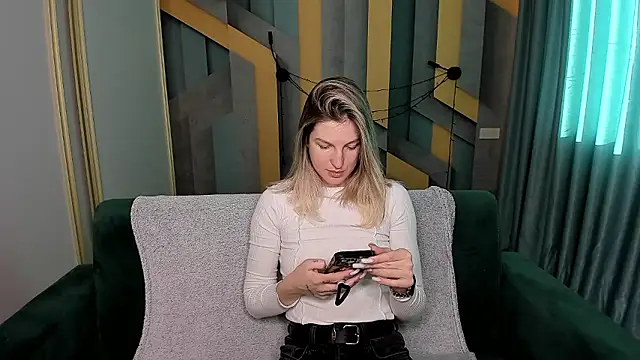 EmilyWalkeri online show from 01-13-26, 07:46