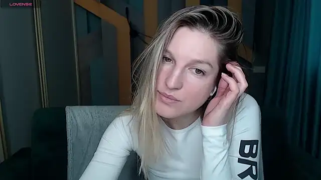 EmilyWalkeri online show from 02-06-26, 08:29