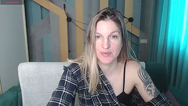 EmilyWalkeri online show from 02-16-26, 08:21