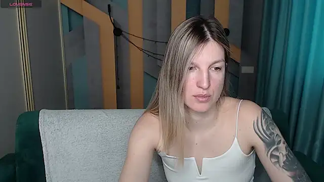EmilyWalkeri online show from 02-17-26, 07:49