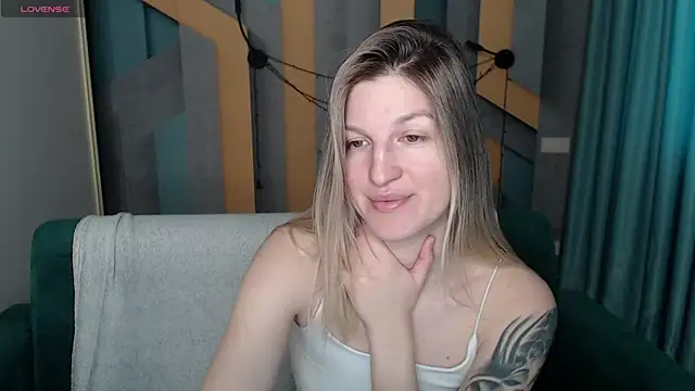 EmilyWalkeri online show from 02-18-26, 07:48