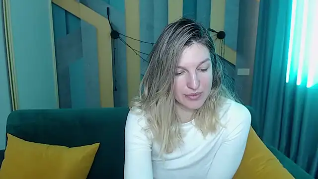 EmilyWalkeri online show from 03-04-26, 08:20