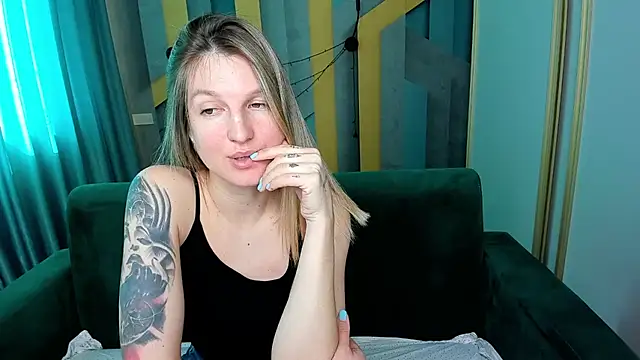 EmilyWalkeri online show from 03-16-26, 08:07