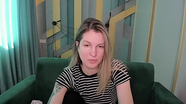 EmilyWalkeri online show from 03-18-26, 08:06