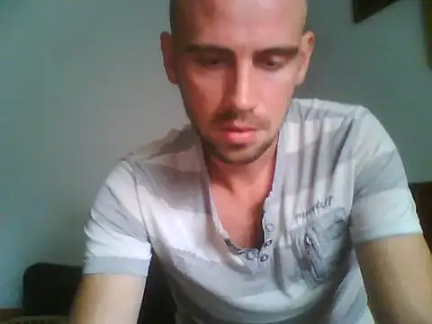 Snapshot of Rejtelmesest chatting on 09-25-25, 10:30 Rejtelmesest online show from 09-25-25, 10:30