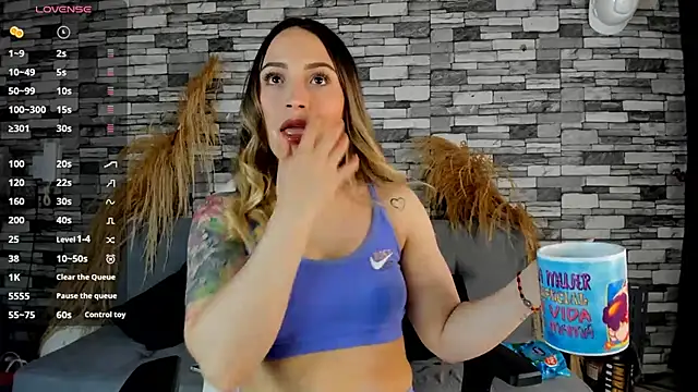 Snapshot of cindy_love2 chatting on 10-06-25, 04:04 cindy love2 online show from 10-06-25, 04:04