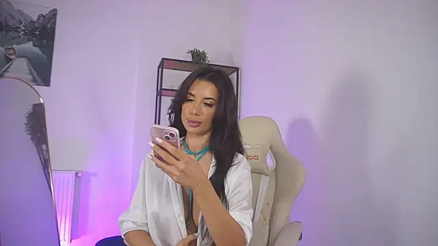 Snapshot of FoxieJullia chatting on 12-14-24, 04:45 FoxieJullia online show from 12-14-24, 04:45