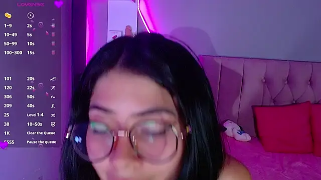 Snapshot of LoaLuxury chatting on 12-14-24, 01:39 LoaLuxury online show from 12-14-24, 01:39