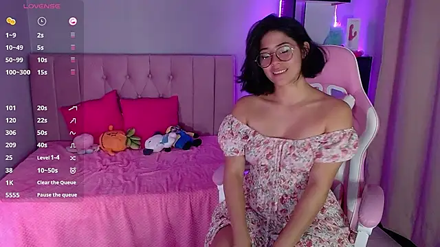 Snapshot of LoaLuxury chatting on 01-24-25, 02:07 LoaLuxury online show from 01-24-25, 02:07